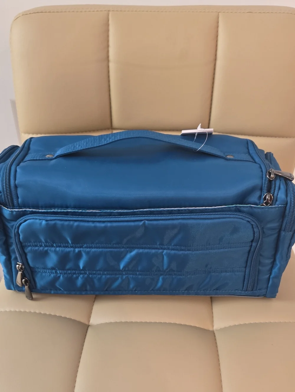 lug large toiletry